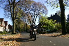 Motorradfahren in der bunten Jahreszeit