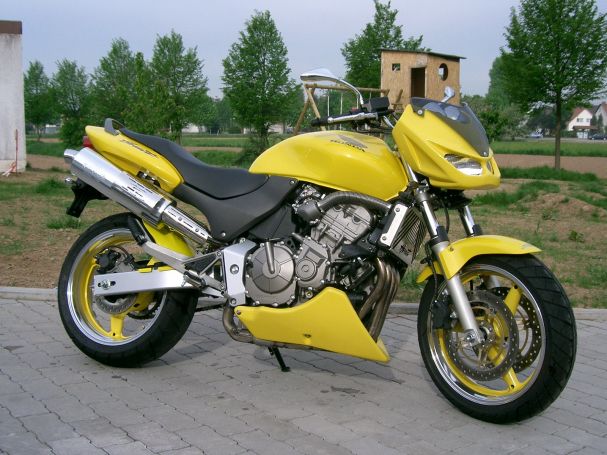 Umbau einer Honda CB 900 Hornet - Yellow