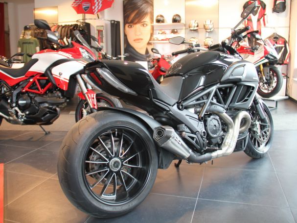 Ducati Diavel mit Remus-Auspuffanlage