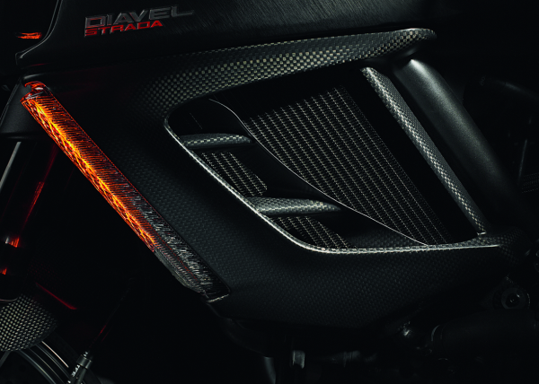 Ducati Original Satz Cover aus Kohlefaser für Wasserkühler Diavel