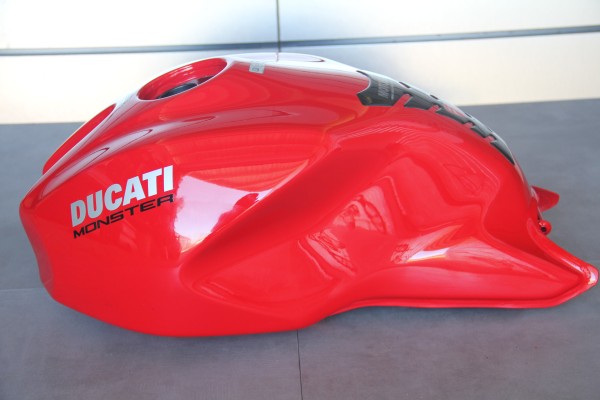 Ducati Monster 821 original Kraftstofftank rot